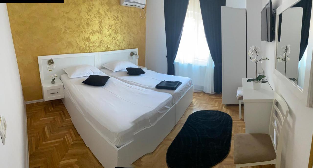 Отель Casa Cattleya Тыргу-Жиу Экстерьер фото