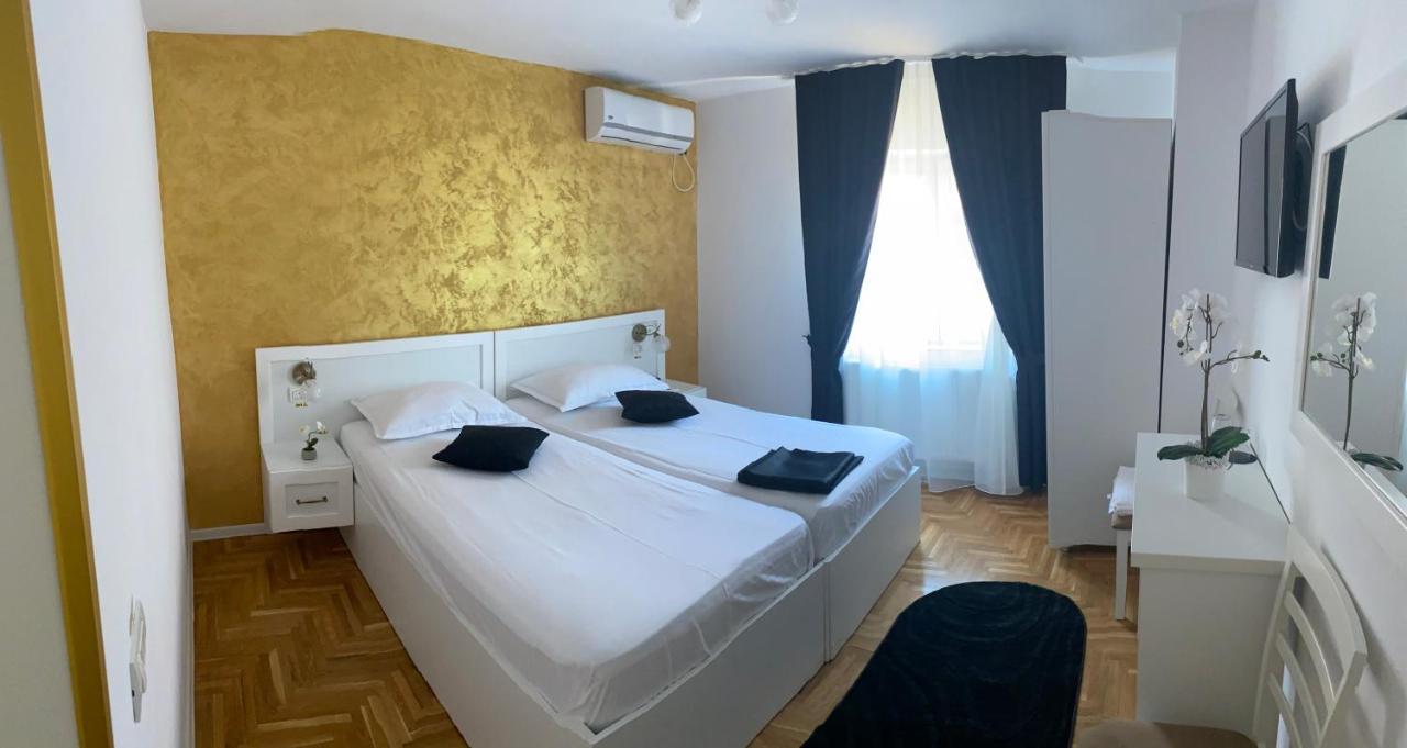 Отель Casa Cattleya Тыргу-Жиу Экстерьер фото