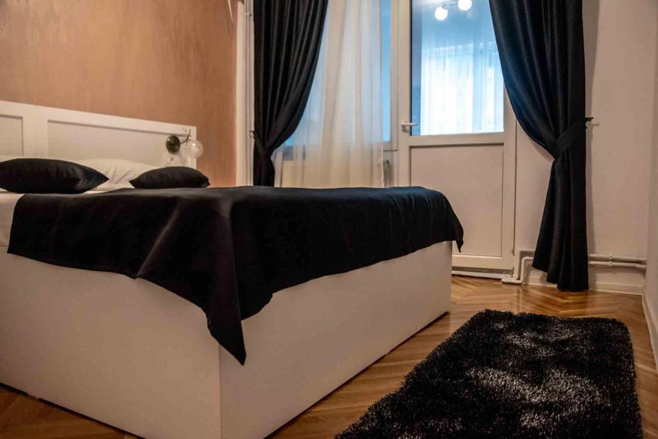 Отель Casa Cattleya Тыргу-Жиу Экстерьер фото